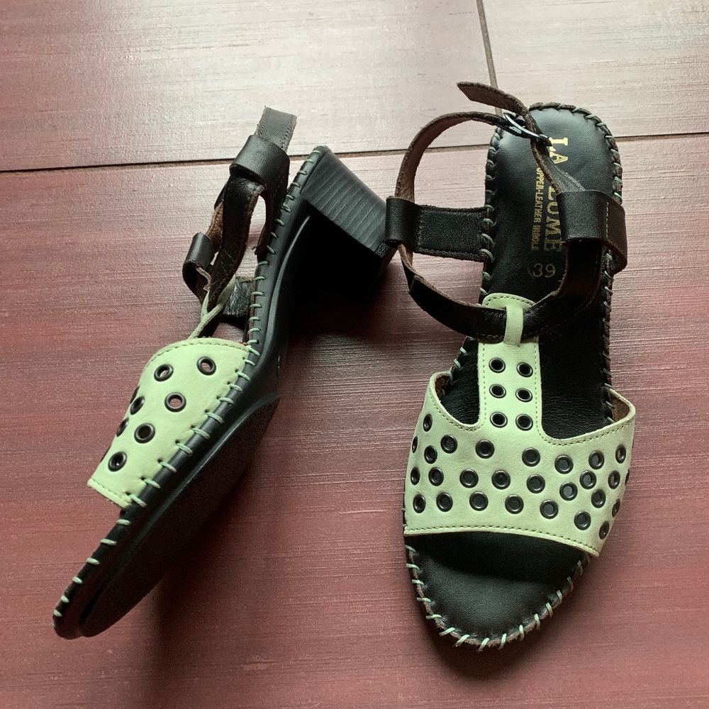 Almost New La Plume leather sandal